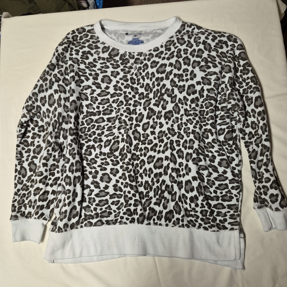 Dari Women Leopard Animal Print Crewneck‎ Sweatshirt White Gray Black Medium M